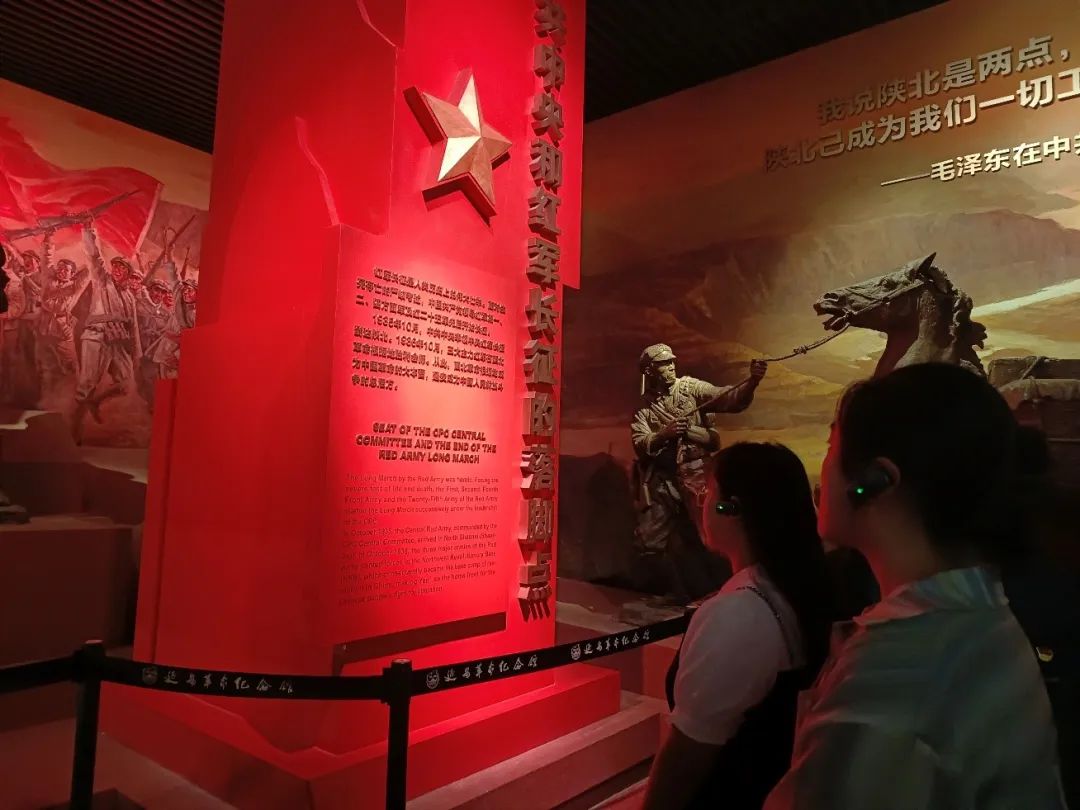 6月2日,党员们踏足延安革命纪念馆,重温党的光辉历程,回顾了革命先烈